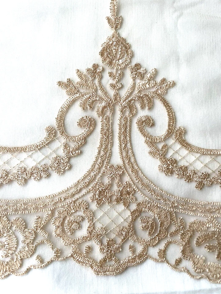 3 motivos casamento renda francesa vieira seda ouro bordado medieval 18”x 10” - Imagem 3 de 4