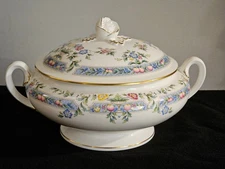 Royal Worcester Mayfield Round Covered Vegetable Serving Bowl Tureen Rose Handle