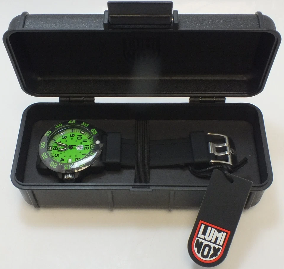 Luminox Sea Lion Carbonox 44 mm Green Dial PU Men's Watch - X2.2067.1 - BOXED - Image 2 of 4