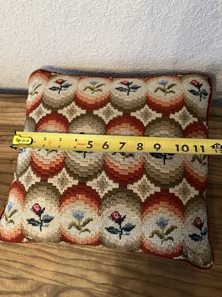 FLAW Needs Repairs See Pics. Completed Tulip & Rose Bargello Cover With Pillow - Image 2 of 4