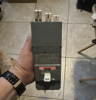 ABB SACE Tmax XT1H 125A 3-Pole Circuit Breaker, AC, Trip Indicator, Panel