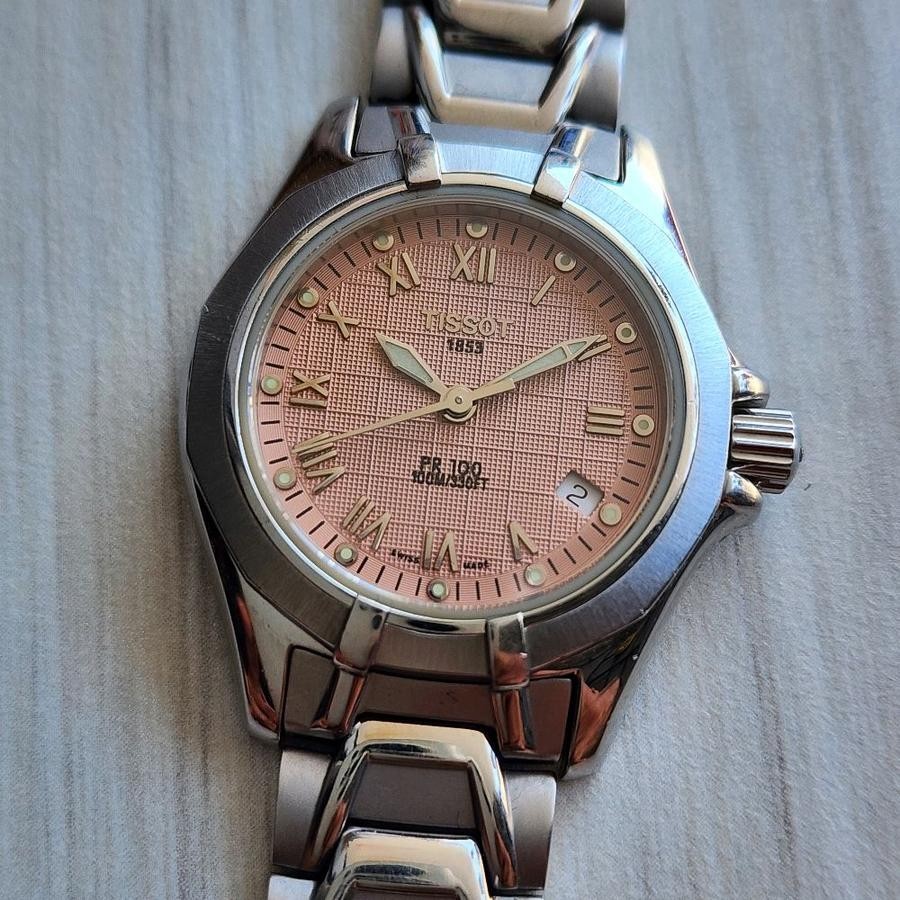 Vintage Tissot Ladies Salmon Dial Swiss Quartz Watch Roman Numerals P640/740