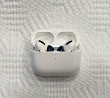 Apple AirPods Pro 1st First Generation with Wireless Charging Case