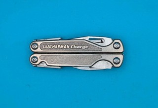One Leatherman Multi Tool! NO RESERVE! S30V BLADE! MISSING SMALL SCREWDRIVER