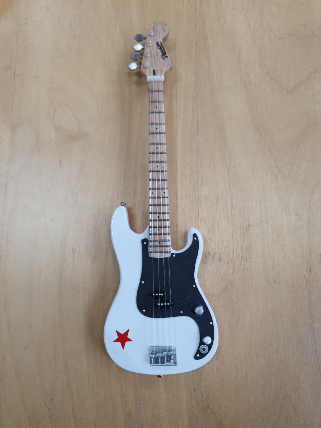 Miniaturgitarre (24 cm hoch): GREEN DAY MIKE DIRNT BASS