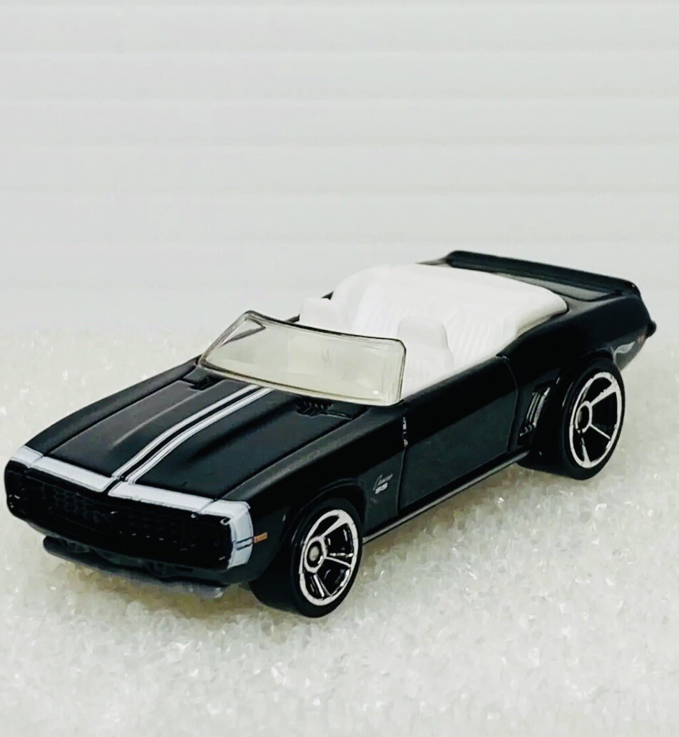 2022 Hot Wheels HW Muscle Mania #222 '69 Camaro Convertible B/W /New Loose