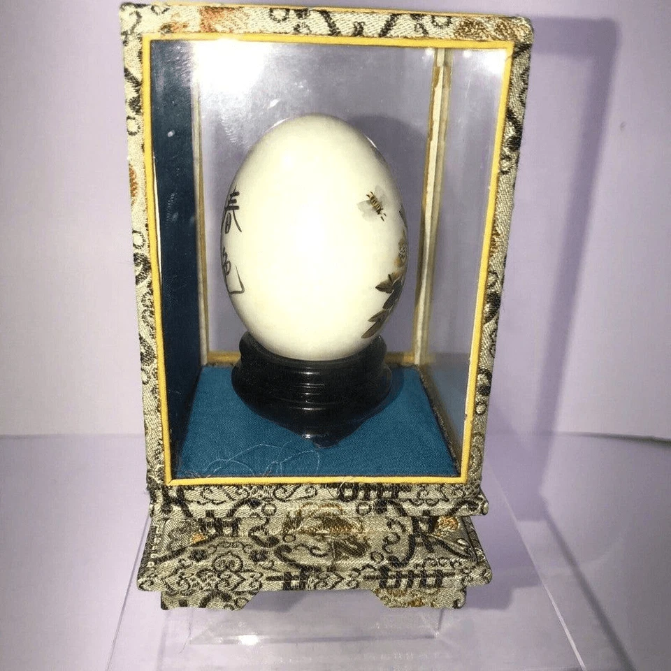 Chinese Hand Painted Egg Asian floral with bees and glass box 3x4 1982 - Image 4 of 4