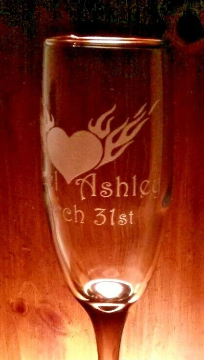 Juego de 2 flautas de champán de compromiso Flame Heart personalización gratuita  Foto 4 de 4