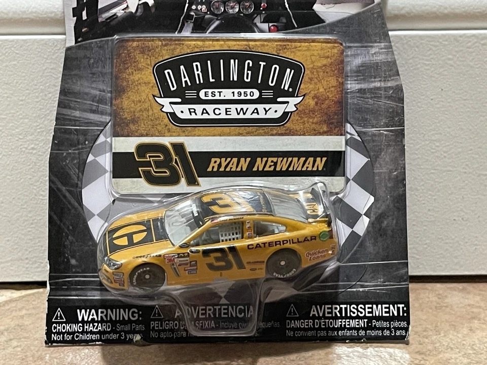 Ryan Newman Cat Caterpillar RCR 2015 Darlington Throwback NASCAR Authentics 1/64 Foto 2 de 4