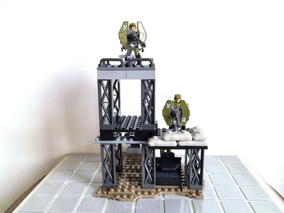 Mega Bloks Halo Containment Outpost 97515 (customized) (ship in loose）