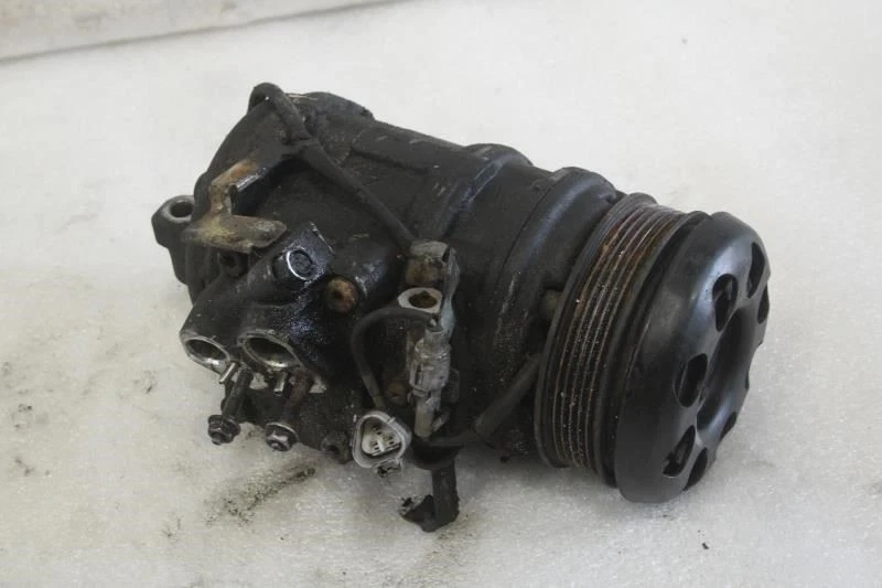1999 LEXUS LS400 AIR CONDITION AC COMPRESSOR - Image 2 of 4