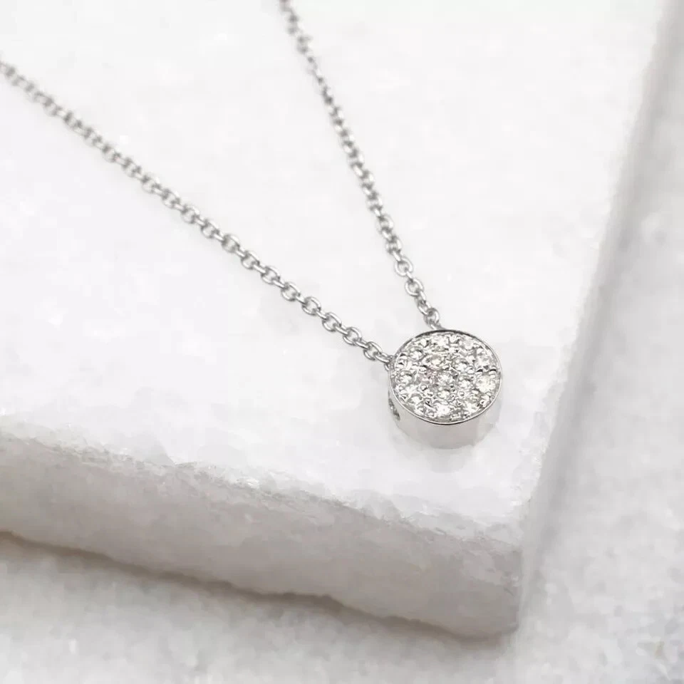 Collar colgante de diamantes genuinos con racimo de 0,10 quilates para mujer en plata de ley 925 Foto 3 de 4
