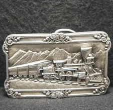 XF27132 NOS VINTAGE 1984 TRAIN ENGINE CARS RAILROAD ARTWORK BELT BUCKLE