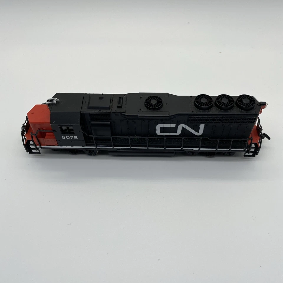 Bachmann HO Scale Diesel Locomotive GP40 CN Canadian National 5075 P.93 - Image 2 of 4