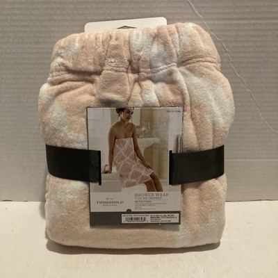NWT Threshold Shower Wrap Pink and White Print Plush Absorbent 100% Cotton OS