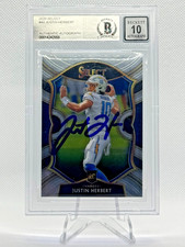 2020 Panini Select Justin Herbert RC Prizm Die-Cut On Card Auto Chargers Rookie. rookie card picture