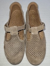 earth origins suede mary jane flats brown/taupe t-strap perforated detail 7M