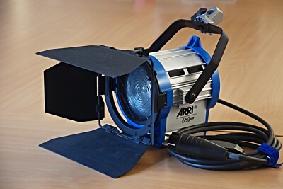 Arri 650 plus , Stufenlinsenscheinwerfer,  Kunstlicht, inclusiv Tore,