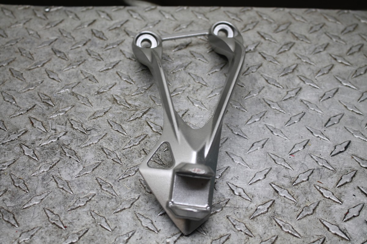 05-06 KAWASAKI NINJA ZX6R 636 RIGHT REAR BACK PASSENGER PEG 34028