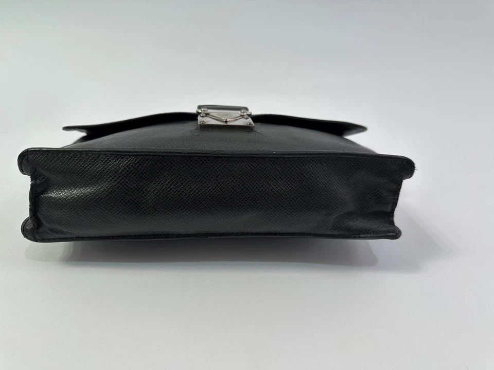 Bolsa de taiga Louis Vuitton Belaia Ardoise - Imagem 3 de 4