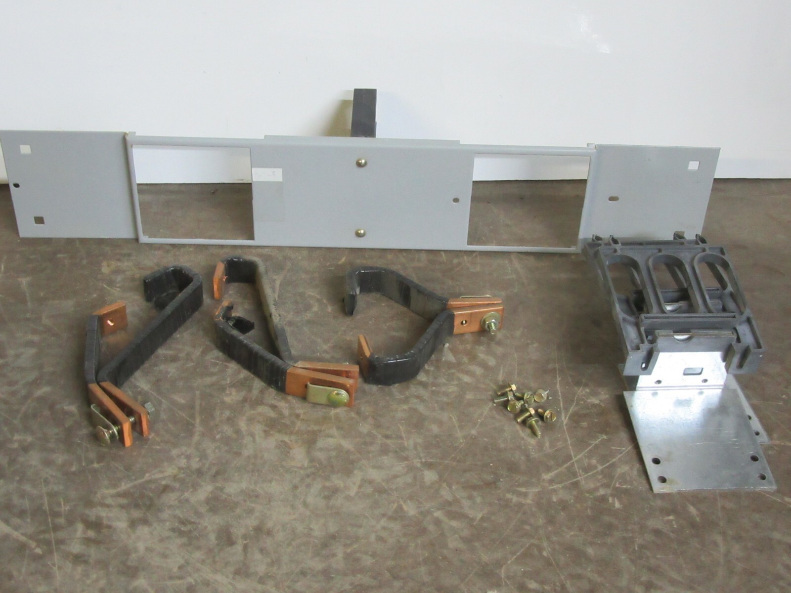 GE SPECTRA CIRCUIT BREAKER MOUNTING KIT FROM APB PANEL FOR SFHA