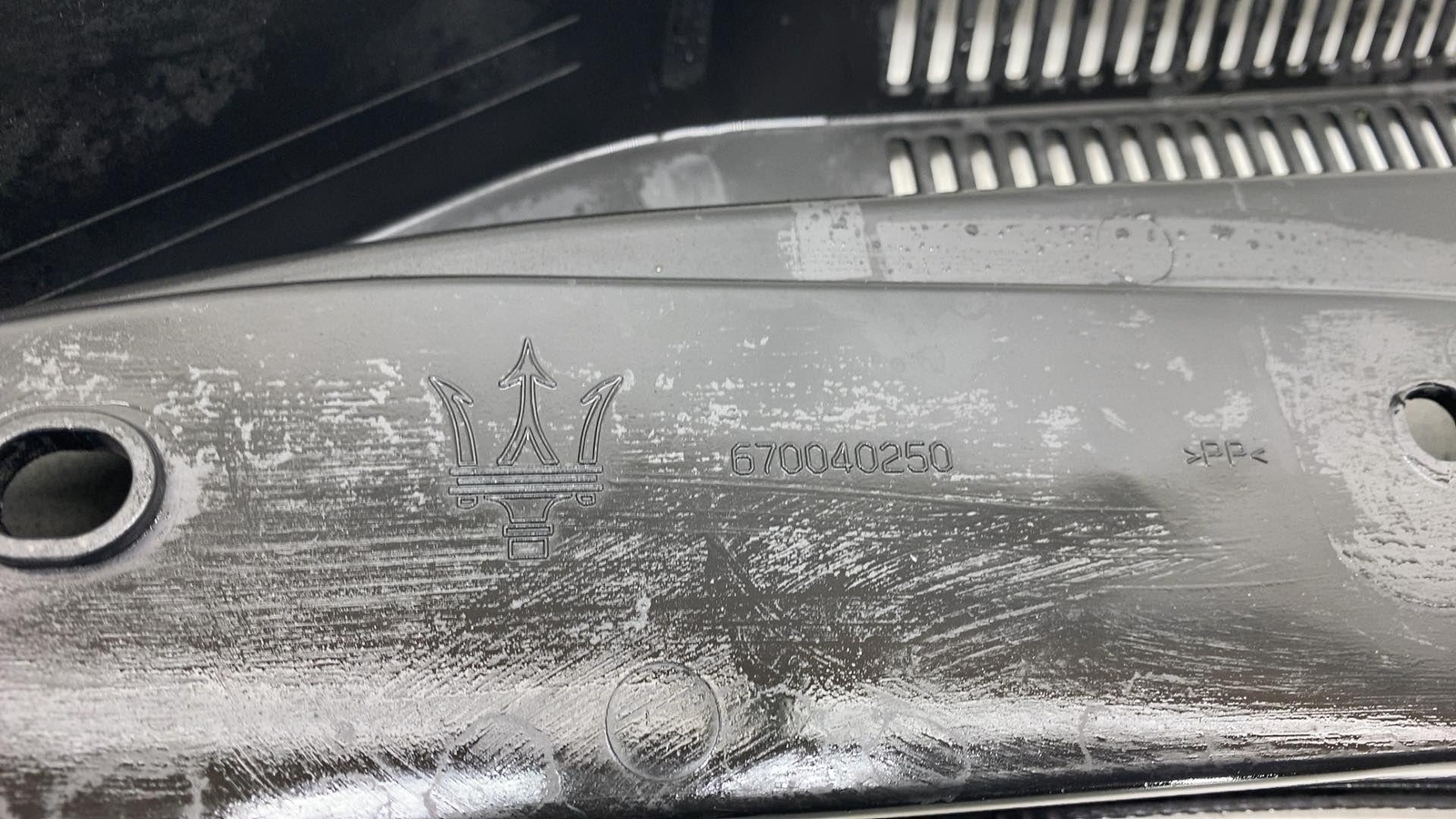 ⭕ 2017-2022 Maserati Levante Front Windshield Cowl Vent Trim Panel 670040250