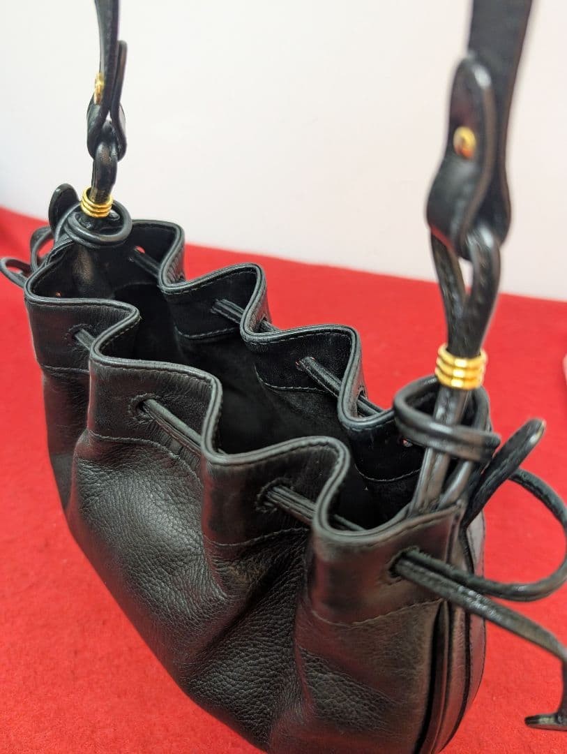 Gucci Black Solid Leather Drawstring Shoulder Bag… - image 6