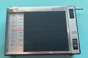 1970s SONY 5F-90W Solid State FM-AM 9 Transistor Radio Chrome Trim 