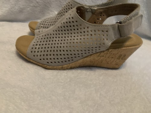 Rockport Women Slingback Wedge Sandals Briah Perf Sling Size US 7M Taupe Leather - Picture 6 of 15