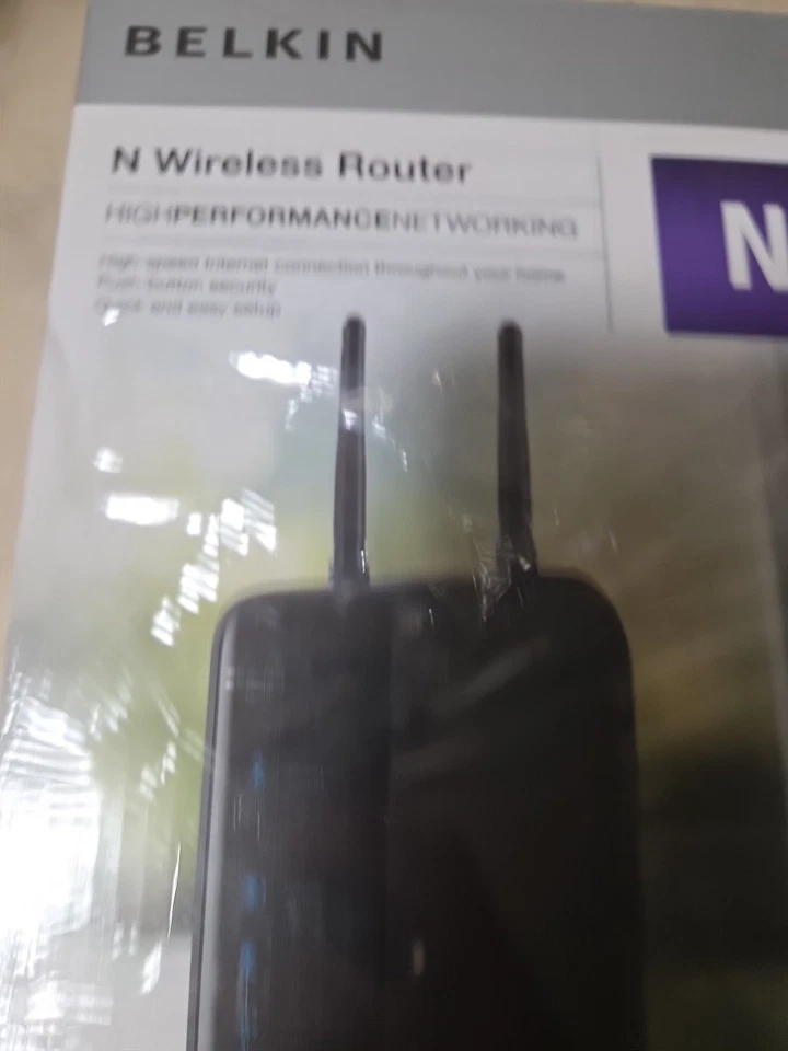 Router inalámbrico N Belkin F5D8236-4 300 Mbps 4 puertos Gigabit Foto 2 de 4