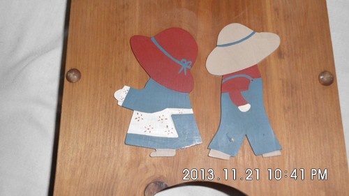 Sunbonnet Sue & Sam Vintage Sled Wall Door Hanger 19.5" X 9.25" Strap Drop 7.5" - Picture 8 of 12