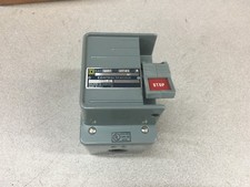 NEW NO BOX SQUARE D PUSHBUTTON STOP STATION 9001 BW-104 SERIES A