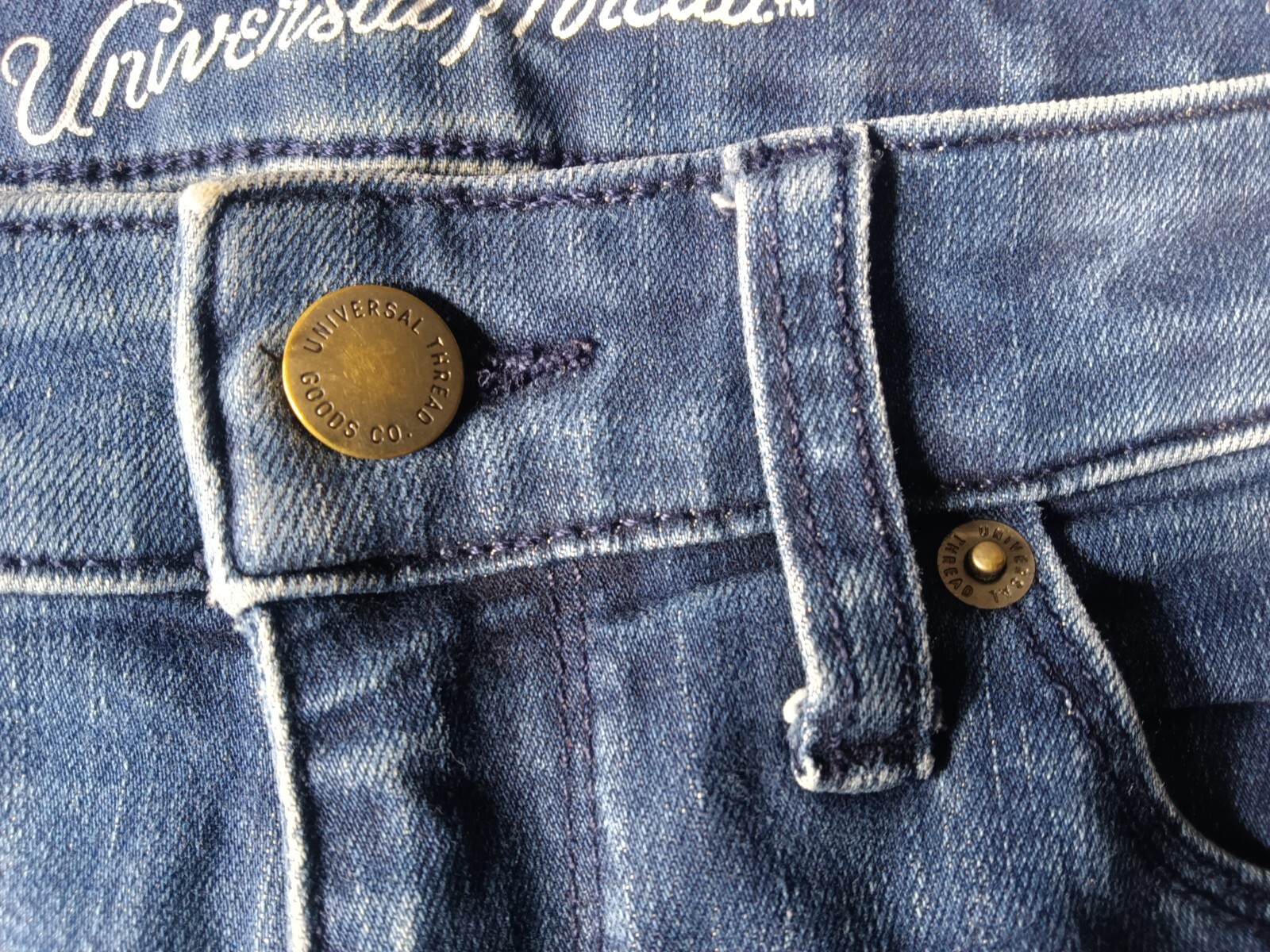 Universal Thread Women's Jeans Mid Rise Skinny Size 6/28R Distressed Blue