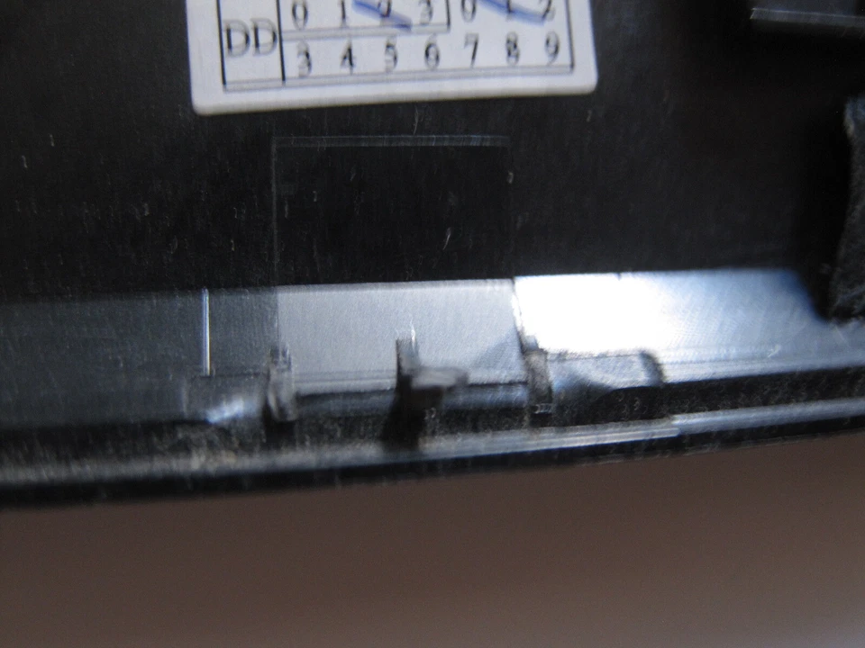  Plasturgie dos écran   GIGABYTE P55 8260NGW Original cover  - Photo 4/4