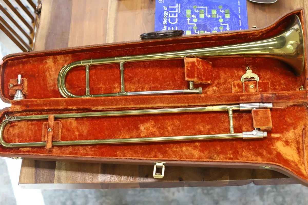 Getzen 300 Series Trombone Elkhorn 1985 Refurbished Case, 56 OFF