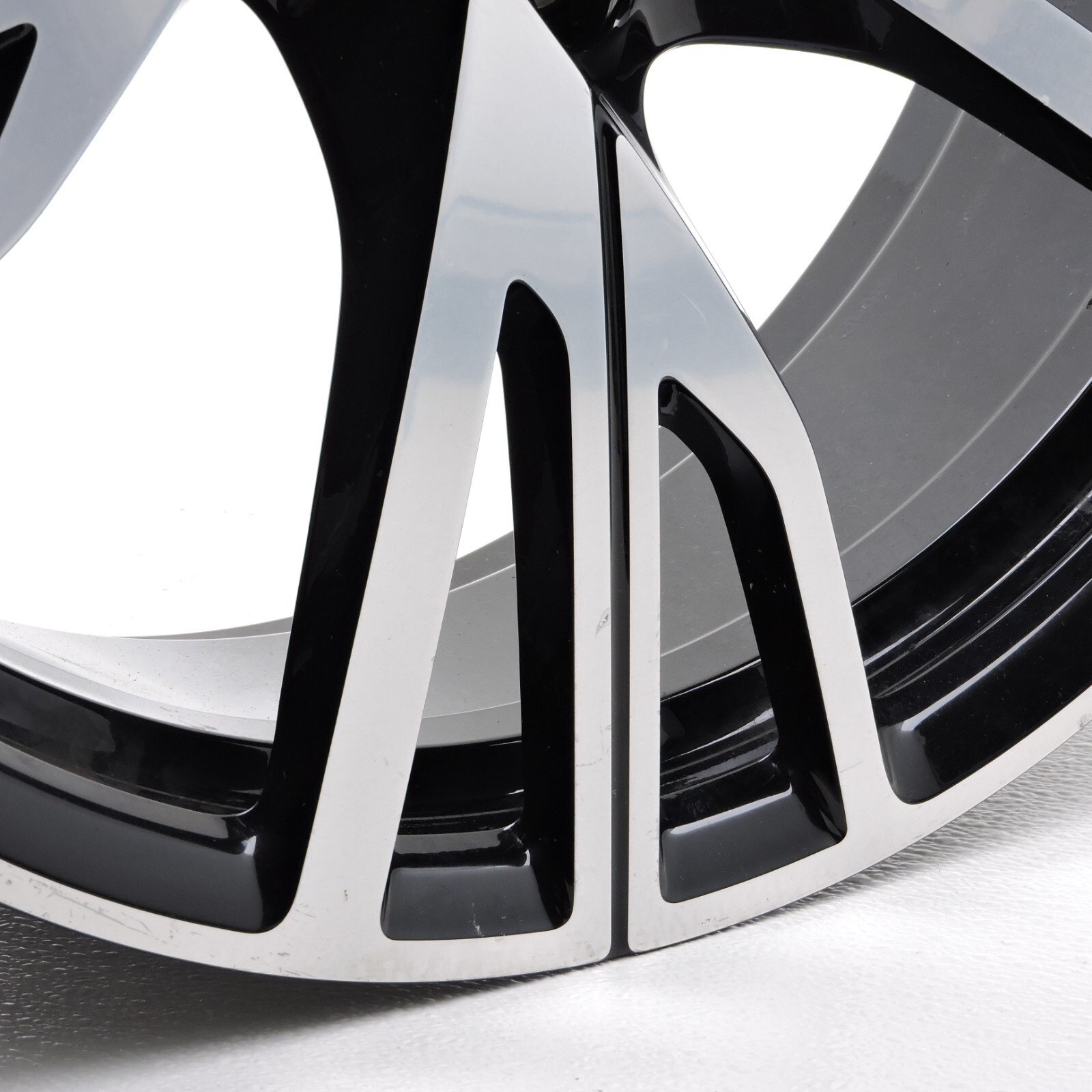 2014-2020 BMW i8 20" 20x7.5 5x112 Front Left Rim 470 Style Wheel ET40 Bent 24-AK