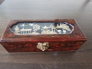 Vintage Chinese Jewelry Box Rosewood Lacquer Glass   3D Carved Cork