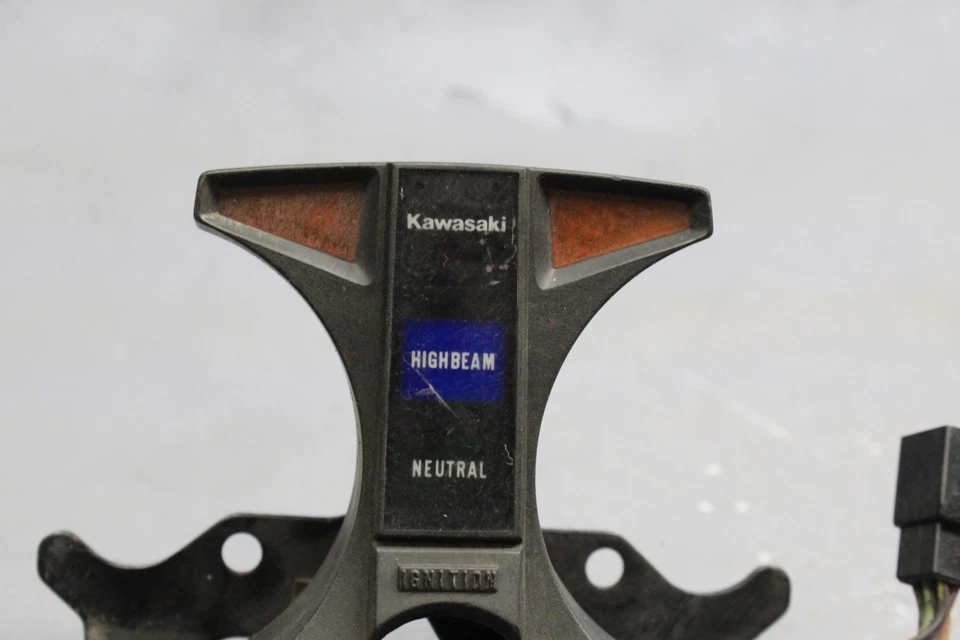 Kawasaki KZ440B 1981 caja piloto giro neutro haz de carretera moldura de encendido Foto 2 de 4