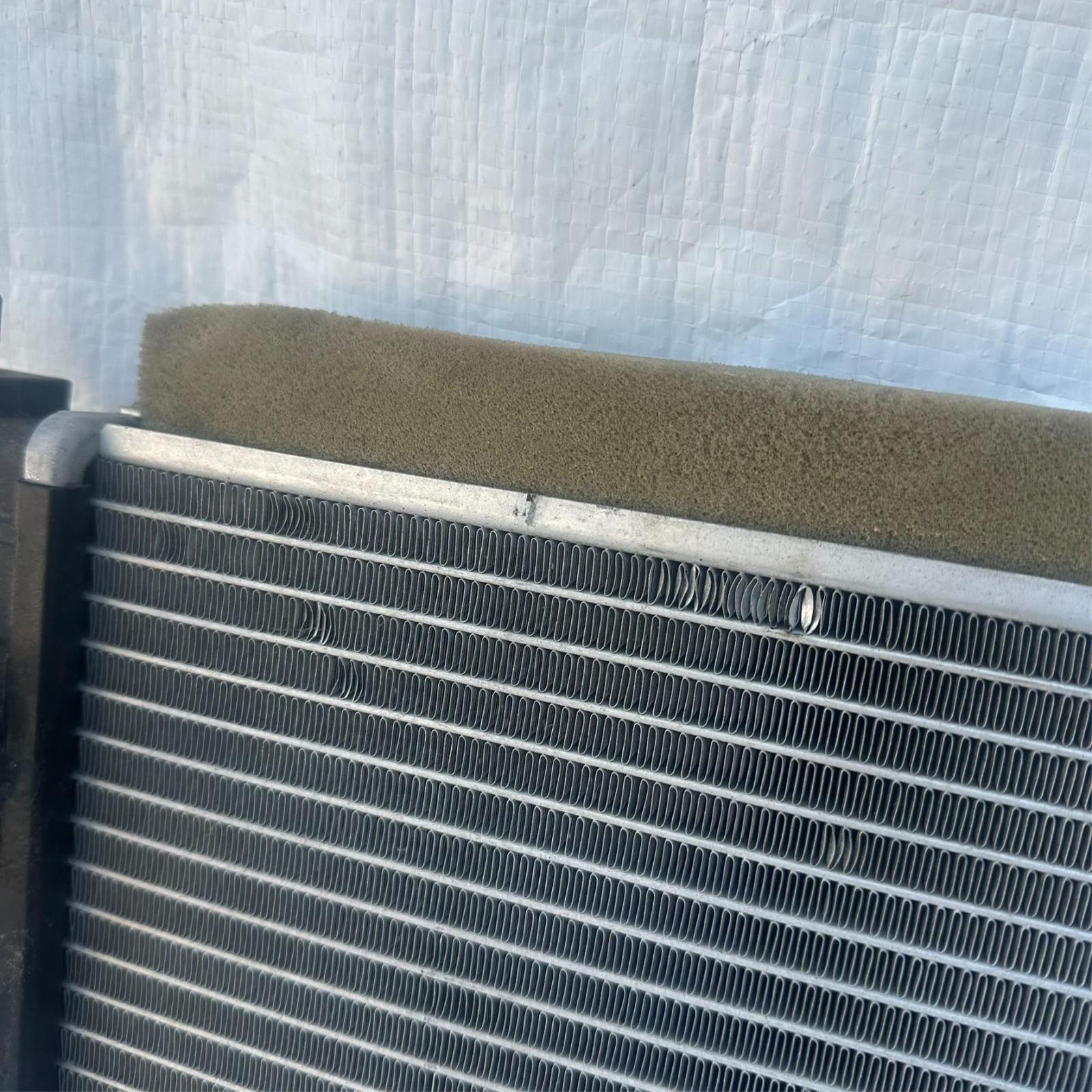 2008-2014 Bentley Continential Front Engine Radiator OEM 4W0.121.253