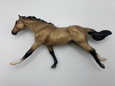 Breyer Bella Horse Of The Year 2017 Running Thoroughbred Classic