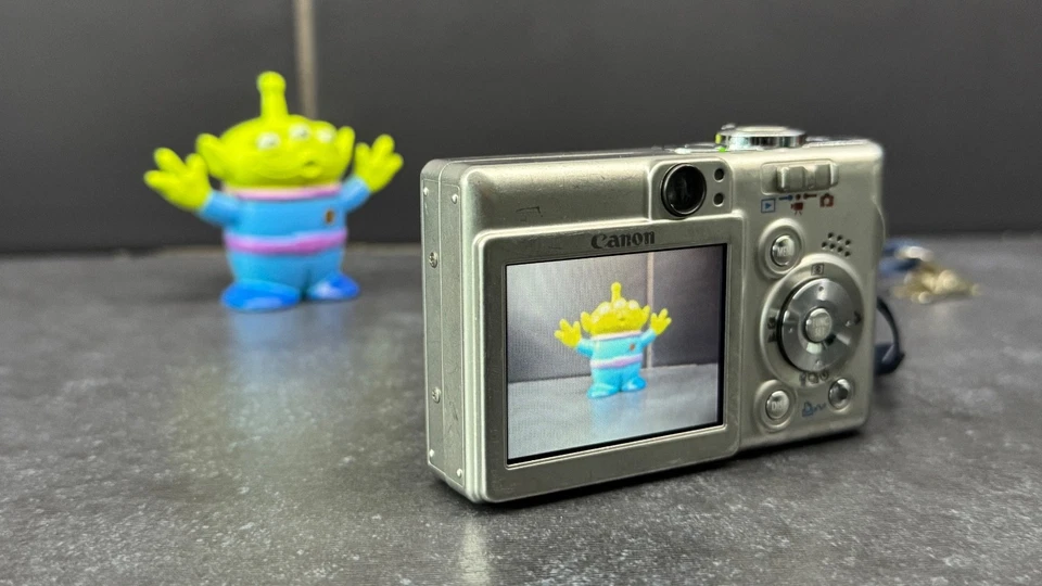 Canon PowerShot SD300 ELPH 4.0MP Digital Camera - Silver - Image 2 of 4