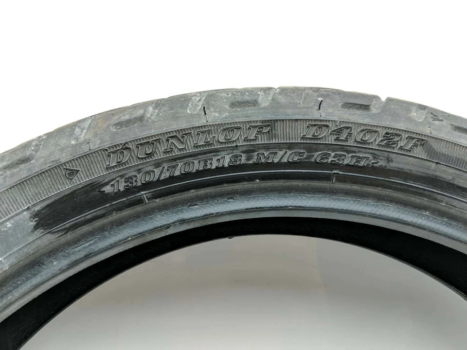 Rueda delantera Dunlop D402F 130/70-18 63H 15 Harley Davidson FLD Dyna Switchback Foto 4 de 4