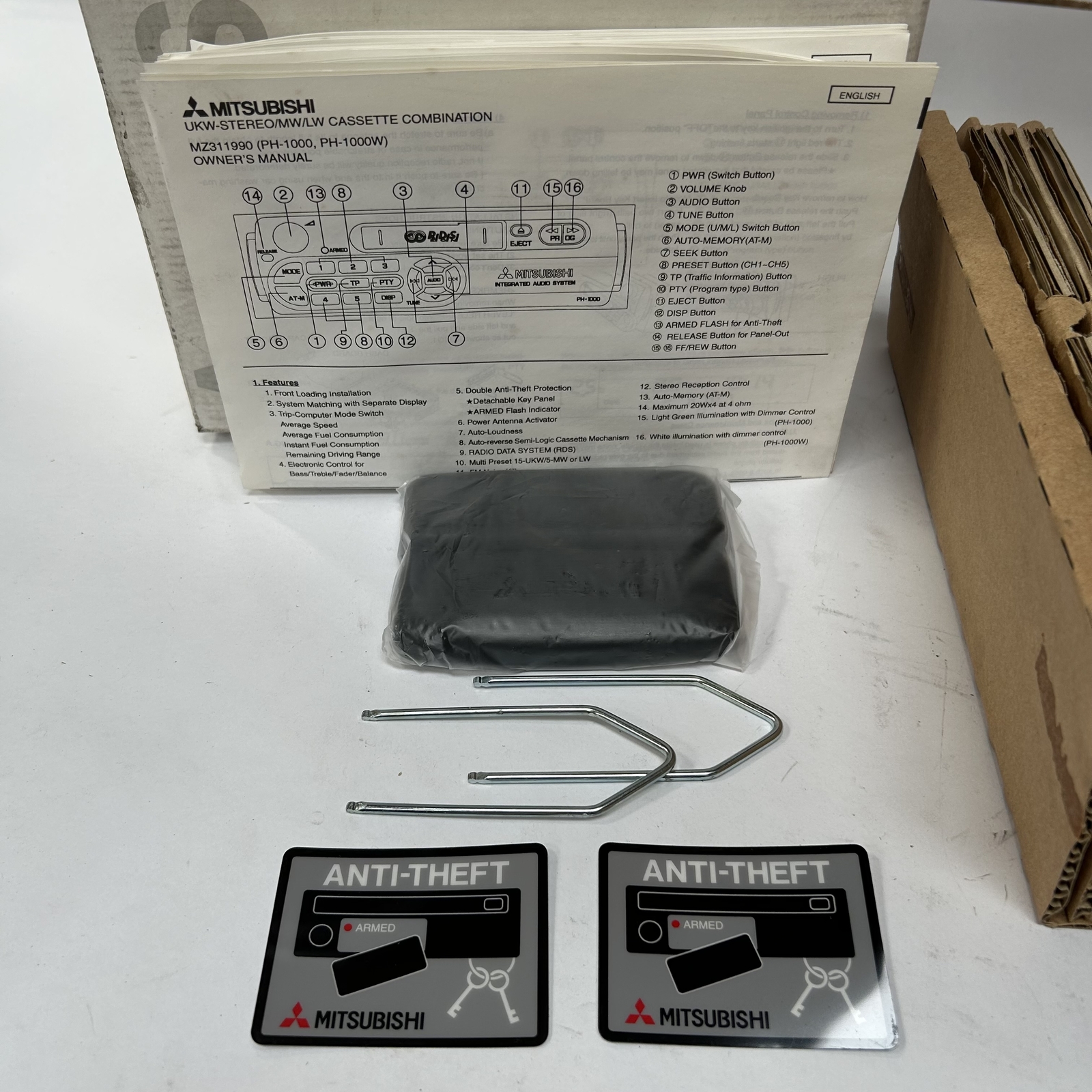 Mitsubishi CARISMA 2000 Cassette Tape Player Radio Stereo MZ311990  