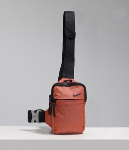 nike hip pack essential