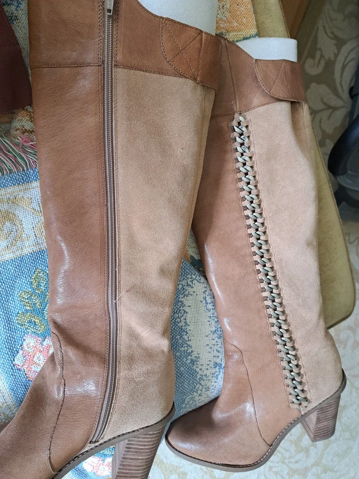 Gianni Bini Hasta la Rodilla Gamuza Cadena Almendra - Botas Tacón - Talla 10M - Usadas dos veces Foto 2 de 4