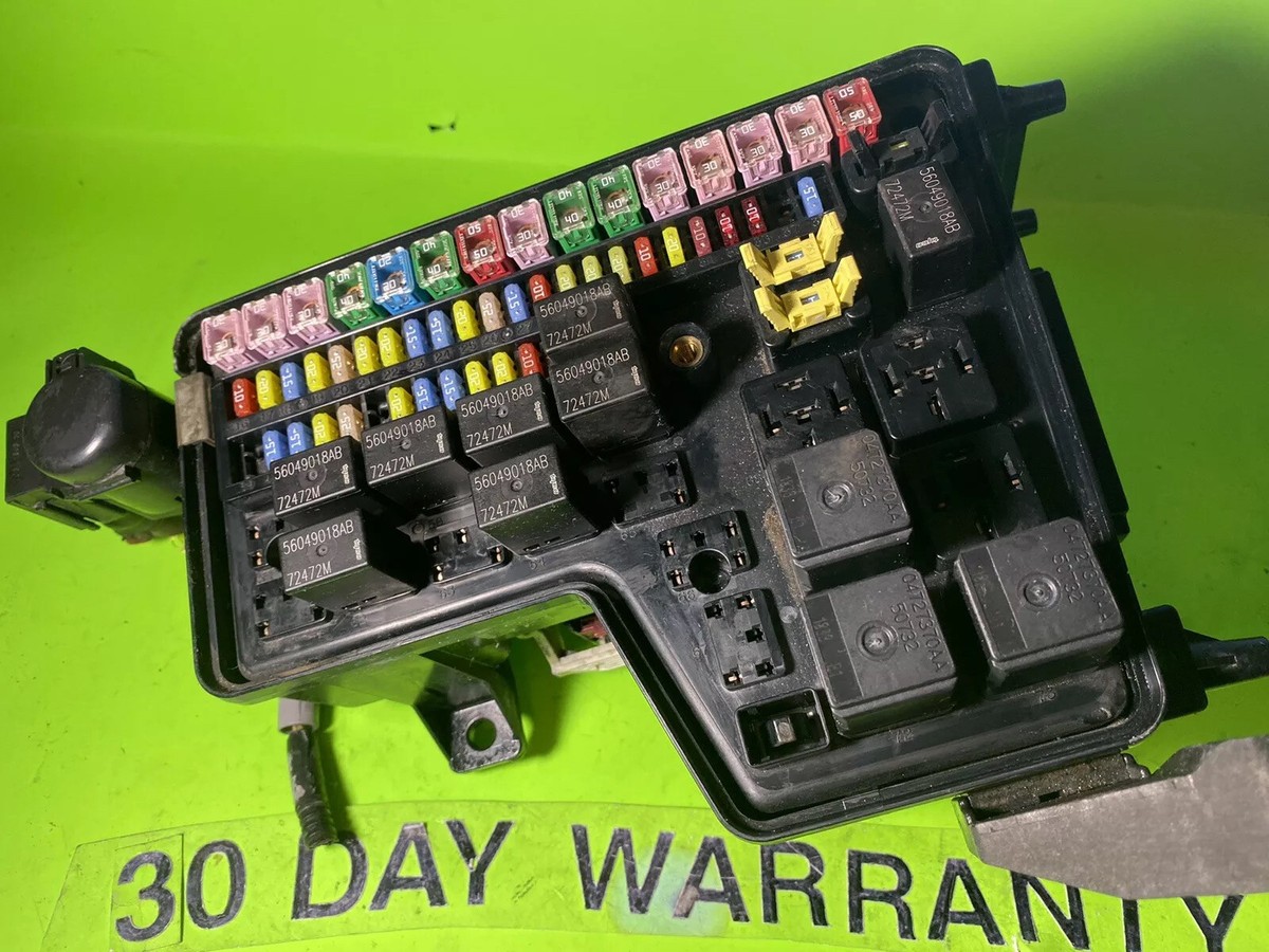 2002-2005 RAM 1500 2500 3500 INTEGRATED POWER FUSE BOX RELAY