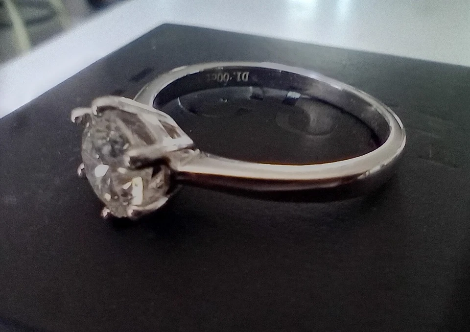 Bague Solitaire en Or 18K et Diamant Naturel 0.91 Carat (Certifié IGI) - Photo 1/4
