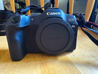 Canon EOS R8 Mirrorless Camera Body Black 24.2MP Touchscreen 3in