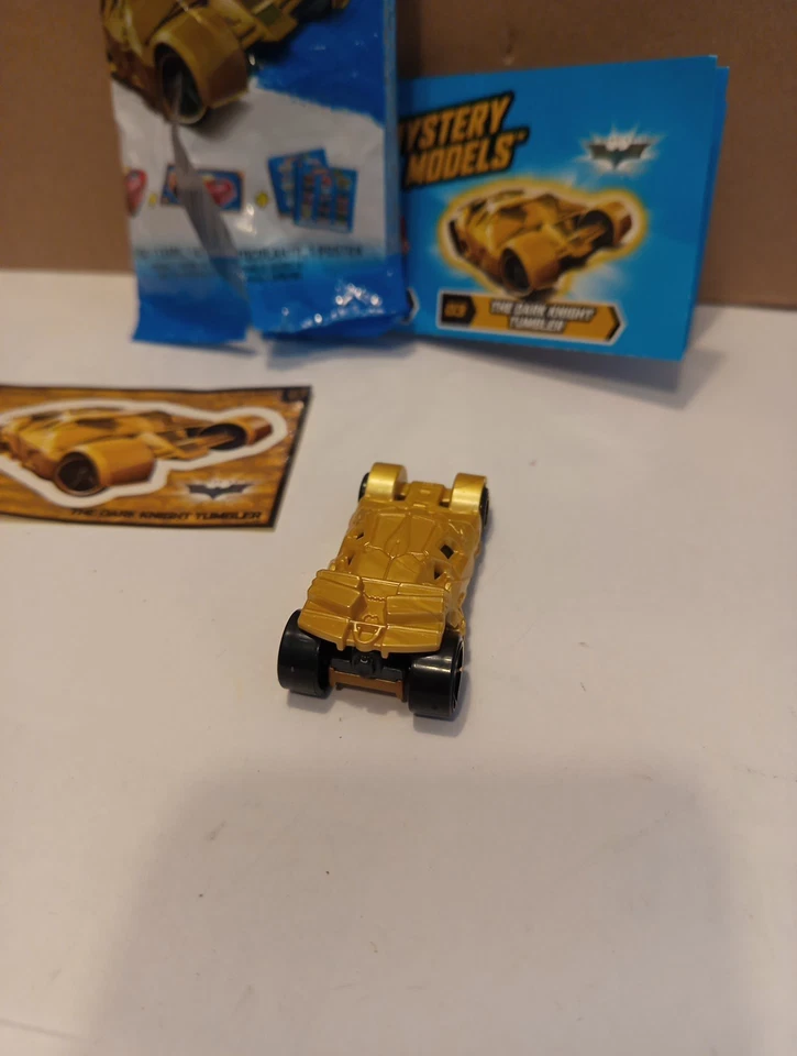 The Dark Night Tumbler Hot Wheels Batman Gold Mystery Models - Immagine 3 di 4