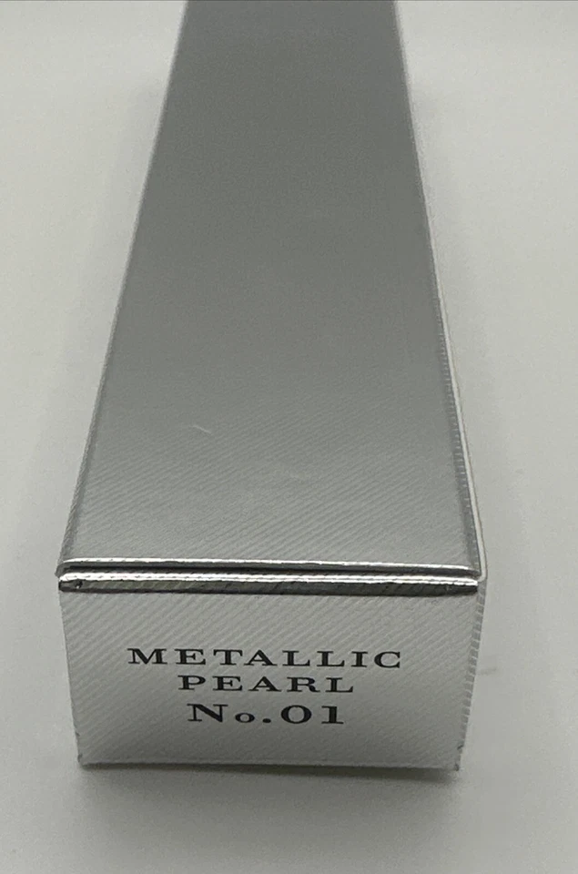 Burberry Illuminating Drops Glow Concentrate Metallic Pearl No 01 0,5 fl oz 15ml - Imagem 3 de 4